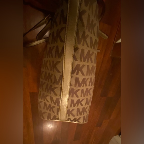 Vintage Michael Kors tote. Excellent condition. - Picture 8 of 9